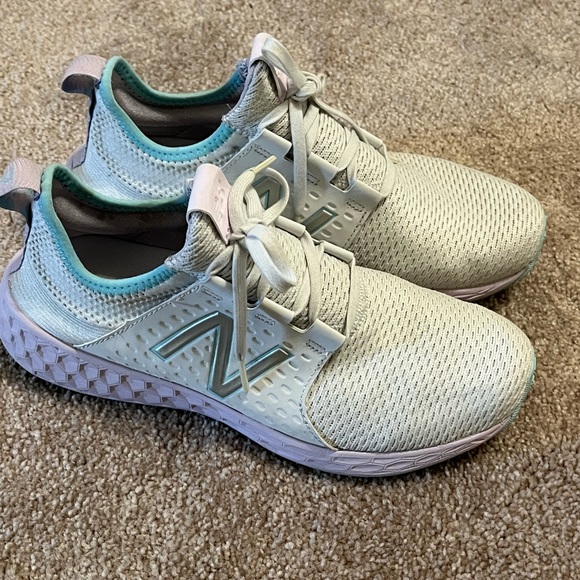 Women’s New Balance fresh foam sneakers. Grey, blue & light purple. Size 8.5 - Picture 3 of 8